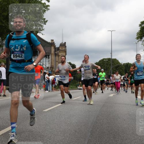 29.06.2025 - hella hamburg halbmarathon Yannick Fuchs http://msf.ph/oto/8247030 29.06.2025 10:47:46 20KM 1030, 1151, 1267, 1422, 1502, 1727, 1870, 2058, 2070, 2354, 2518, 2630, 3096, 3819, 5020, 5259, 5638, 5866, 6294, 6374, 6481, 6511, 6512, 6629, 6762, 6942, 7274, 7395, 7918, 8285, 8335, 8394, 8447, 9380, 9791, 9922, 10891, 11068, 11430, 11844, 12321, 12379, 12607, 12632, 12909, 13032, 13033, 13397, 13794, 13865, 13912, 13997, 14702, 15146, 15441, 15502, 15838, 15856, 15946, 16477, 16780, 17348, 17482, 18143, 18308, 18418, 18487, 18514, 18612 meine-sportfotos.de