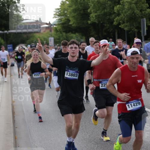 29.06.2025 - hella hamburg halbmarathon Jannik Wohlers http://msf.ph/oto/8247031 29.06.2025 09:55:35 Lombardsbrücke 1143, 1216, 1257, 1267, 1502, 1507, 1689, 2083, 2250, 2260, 2818, 2864, 2884, 3060, 3543, 3692, 4033, 4127, 4346, 4557, 4601, 5116, 6115, 6134, 6994, 7056, 7100, 7224, 7332, 7657, 8273, 8335, 8390, 8668, 8821, 8989, 9074, 9551, 10408, 10603, 10811, 10895, 11009, 11211, 11429, 11645, 12277, 12523, 12875, 13301, 13672, 13758, 13803, 13875, 14239, 14628, 14928, 15384, 15392, 15502, 15899, 16149, 16175, 16623, 16738, 17127, 17131, 17282, 17842 meine-sportfotos.de