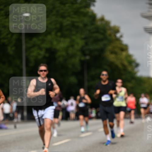 29.06.2025 - hella hamburg halbmarathon Dr. Thomas Lammeyer http://msf.ph/oto/8247036 29.06.2025 10:14:16 Kennedybrücke 1052, 1186, 1456, 1483, 1513, 1573, 4389, 7058, 7250, 7685, 8090, 8685, 8890, 9681, 9816, 9988, 11027, 11180 meine-sportfotos.de