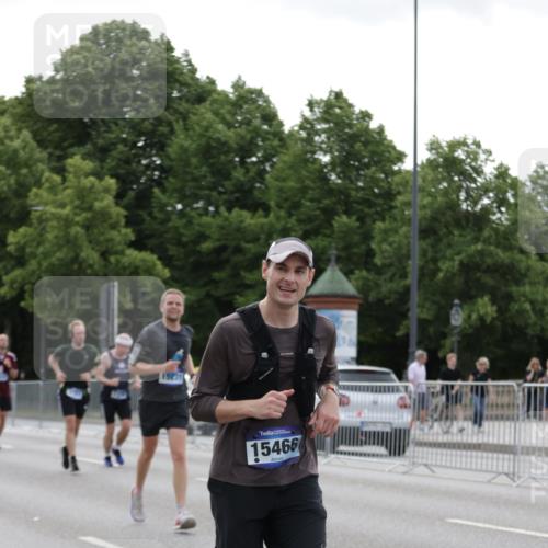 29.06.2025 - hella hamburg halbmarathon Jannik Wohlers http://msf.ph/oto/8247043 29.06.2025 10:30:37 Lombardsbrücke 1472, 1773, 2097, 2268, 2505, 3131, 4561, 6195, 6620, 6787, 7351, 8757, 9576, 10989, 11981, 11988, 12384, 12627, 14095, 14803, 15466, 15589, 17224, 17463, 17509, 17742, 17966, 19052, 19226 meine-sportfotos.de