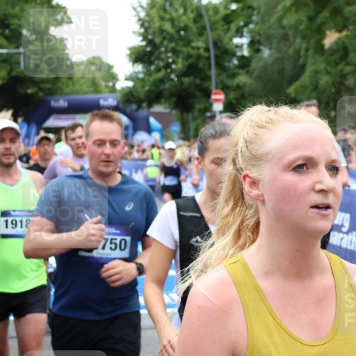 29.06.2025 - hella hamburg halbmarathon Zöllner http://msf.ph/oto/8247060 29.06.2025 10:57:22 Ziel 2417, 2676, 4940, 5926, 6272, 8585, 9450, 9577, 9934, 10383, 11590, 12014, 12590, 13664, 15229, 15664, 16625, 17660, 17779, 17848, 17993 meine-sportfotos.de