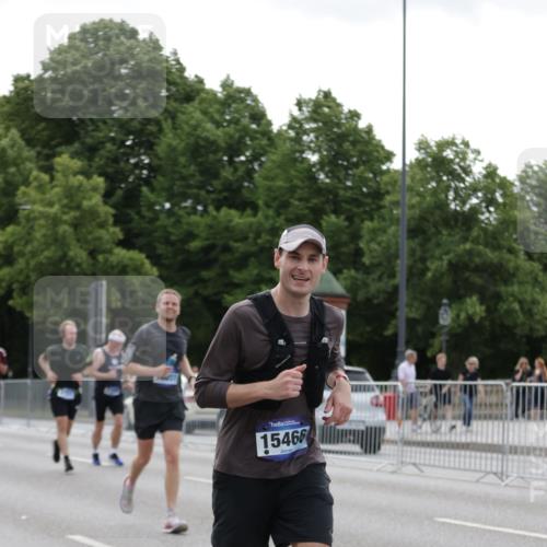 29.06.2025 - hella hamburg halbmarathon Jannik Wohlers http://msf.ph/oto/8247073 29.06.2025 10:30:38 Lombardsbrücke 1773, 2097, 2268, 3131, 4561, 6195, 6620, 6787, 7351, 8757, 9576, 10989, 11981, 11988, 12384, 12627, 14095, 14803, 15466, 15589, 17224, 17463, 17509, 17742, 17966, 19052, 19226 meine-sportfotos.de