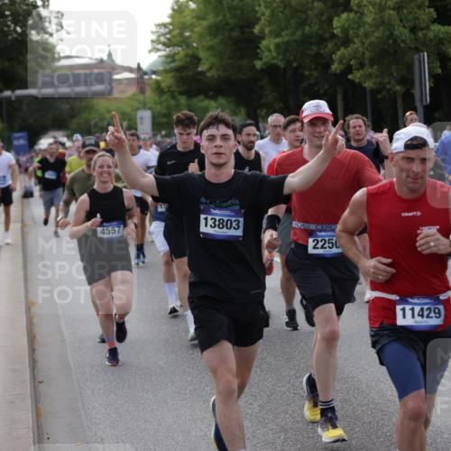 29.06.2025 - hella hamburg halbmarathon Jannik Wohlers http://msf.ph/oto/8247083 29.06.2025 09:55:35 Lombardsbrücke 1143, 1216, 1257, 1267, 1502, 1507, 1689, 2083, 2250, 2260, 2818, 2864, 2884, 3060, 3543, 3692, 4033, 4127, 4346, 4557, 4601, 5116, 6115, 6134, 6994, 7056, 7100, 7224, 7332, 7657, 8273, 8335, 8390, 8668, 8821, 8989, 9074, 9551, 10408, 10603, 10811, 10895, 11009, 11211, 11429, 11645, 12277, 12523, 12875, 13301, 13672, 13758, 13803, 13875, 14239, 14628, 14928, 15384, 15392, 15502, 15899, 16149, 16175, 16623, 16738, 17127, 17131, 17282, 17842 meine-sportfotos.de