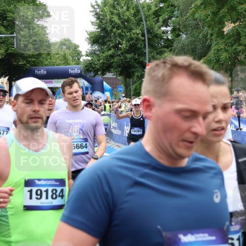 29.06.2025 - hella hamburg halbmarathon Zöllner http://msf.ph/oto/8247087 29.06.2025 10:57:22 Ziel 2417, 2676, 4940, 5926, 6272, 8585, 9450, 9577, 9934, 10383, 11590, 12014, 12590, 13664, 15229, 15664, 16625, 17660, 17779, 17848, 17993 meine-sportfotos.de