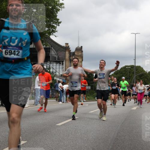 29.06.2025 - hella hamburg halbmarathon Yannick Fuchs http://msf.ph/oto/8247095 29.06.2025 10:47:46 20KM 1030, 1151, 1267, 1422, 1502, 1727, 1870, 2058, 2070, 2354, 2518, 2630, 3096, 3819, 5020, 5259, 5638, 5866, 6294, 6374, 6481, 6511, 6512, 6629, 6762, 6942, 7274, 7395, 7918, 8285, 8335, 8394, 8447, 9380, 9791, 9922, 10891, 11068, 11430, 11844, 12321, 12379, 12607, 12632, 12909, 13032, 13033, 13397, 13794, 13865, 13912, 13997, 14702, 15146, 15441, 15502, 15838, 15856, 15946, 16477, 16780, 17348, 17482, 18143, 18308, 18418, 18487, 18514, 18612 meine-sportfotos.de
