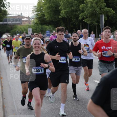 29.06.2025 - hella hamburg halbmarathon Jannik Wohlers http://msf.ph/oto/8247132 29.06.2025 09:55:36 Lombardsbrücke 1061, 1143, 1216, 1257, 1267, 1502, 1507, 1689, 2083, 2250, 2260, 2504, 2818, 2864, 3060, 3543, 3692, 4033, 4127, 4346, 4557, 4601, 5116, 6115, 6134, 7056, 7100, 7224, 7332, 7657, 8273, 8335, 8390, 8668, 8821, 8989, 9074, 9551, 10408, 10603, 10895, 11009, 11211, 11429, 11645, 12277, 12523, 12875, 13301, 13672, 13758, 13803, 13812, 13875, 14239, 14628, 14928, 15384, 15392, 15502, 15899, 16149, 16175, 16623, 16738, 17127, 17131, 17282, 17842 meine-sportfotos.de