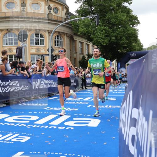 29.06.2025 - hella hamburg halbmarathon Strokosch-Dieckow http://msf.ph/oto/8247148 29.06.2025 10:39:03 Ziel 1164, 1445, 1803, 2262, 3136, 4359, 4759, 6682, 6686, 6687, 11447, 11619, 12137, 15556, 15561, 15873, 16656, 16820, 18149, 18547, 18734, 19151 meine-sportfotos.de