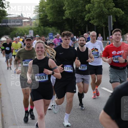 29.06.2025 - hella hamburg halbmarathon Jannik Wohlers http://msf.ph/oto/8247149 29.06.2025 09:55:37 Lombardsbrücke 1061, 1143, 1216, 1257, 1267, 1502, 1507, 1689, 2083, 2250, 2260, 2504, 2818, 2864, 3060, 3543, 4033, 4127, 4346, 4557, 5116, 6115, 6134, 7056, 7100, 7224, 7332, 7657, 8273, 8335, 8390, 8668, 8821, 8989, 9074, 9551, 10408, 10603, 10895, 11009, 11211, 11429, 11645, 12277, 12523, 12779, 12875, 13301, 13672, 13758, 13803, 13812, 13875, 14239, 14628, 14928, 15157, 15384, 15392, 15502, 15714, 15899, 16149, 16175, 16623, 16738, 17127, 17131, 17282, 17842 meine-sportfotos.de