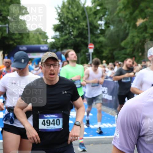 29.06.2025 - hella hamburg halbmarathon Zöllner http://msf.ph/oto/8247222 29.06.2025 10:57:25 Ziel 2417, 5926, 6272, 8585, 9450, 9727, 9934, 12014, 12590, 13394, 13664, 15229, 16625, 16830, 17160, 17779, 17828 meine-sportfotos.de