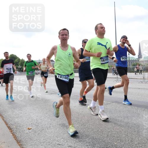 29.06.2025 - hella hamburg halbmarathon Lena Gebhardt http://msf.ph/oto/8247225 29.06.2025 10:10:06 Lombardsbrücke 1052, 1548, 1823, 3921, 4592, 5182, 5511, 7042, 7058, 7081, 7333, 7636, 8219, 8685, 8890, 9150, 9297, 9306, 9366, 9434, 9674, 9781, 9816, 10036, 10943, 11027, 11180, 12255, 12509, 12567, 13739, 13797, 14822, 15409, 16191, 16445, 16455, 16639, 16872, 16918, 17148, 17630, 17899, 18076, 18196, 18440, 18707, 19242 meine-sportfotos.de