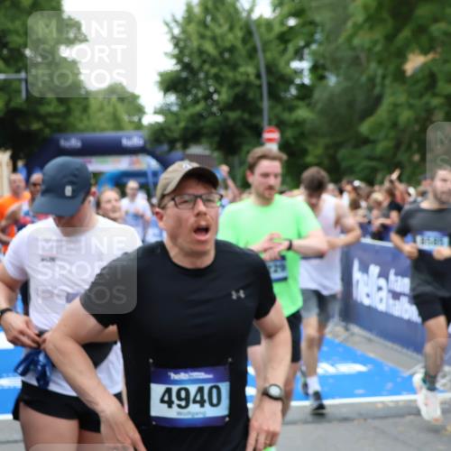 29.06.2025 - hella hamburg halbmarathon Zöllner http://msf.ph/oto/8247232 29.06.2025 10:57:25 Ziel 2417, 5926, 6272, 8585, 9450, 9727, 9934, 12014, 12590, 13394, 13664, 15229, 16625, 16830, 17160, 17779, 17828 meine-sportfotos.de
