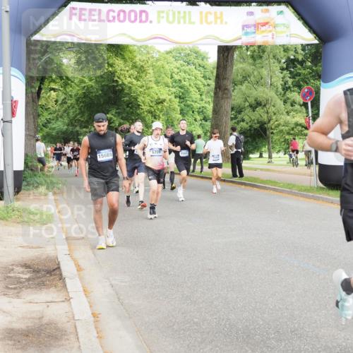 29.06.2025 - hella hamburg halbmarathon MichiJ http://msf.ph/oto/8247233 29.06.2025 10:28:32 Zwischen KM18-KM19 1975, 3626, 4766, 5709, 8319, 8933, 9116, 10968, 12372, 14077, 15689 meine-sportfotos.de
