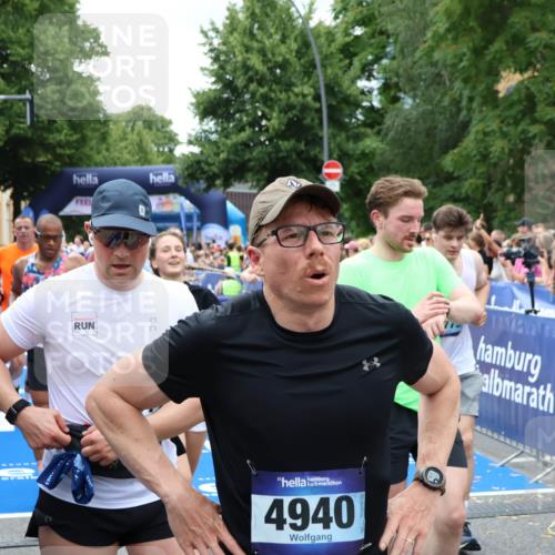 29.06.2025 - hella hamburg halbmarathon Zöllner http://msf.ph/oto/8247267 29.06.2025 10:57:25 Ziel 2417, 5926, 6272, 8585, 9450, 9727, 9934, 12014, 12590, 13394, 13664, 15229, 16625, 16830, 17160, 17779, 17828 meine-sportfotos.de