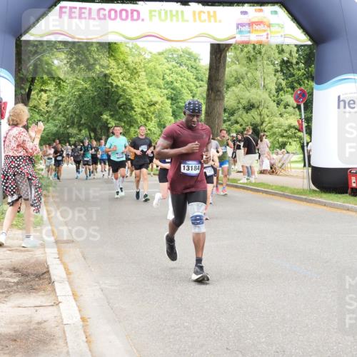 29.06.2025 - hella hamburg halbmarathon MichiJ http://msf.ph/oto/8247277 29.06.2025 10:51:17 Zwischen KM18-KM19 5354, 5365, 9680, 10694, 12211, 12212, 12837, 13184, 14313, 16872 meine-sportfotos.de