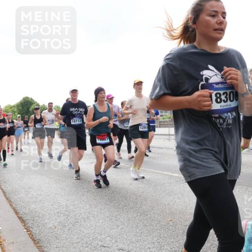 29.06.2025 - hella hamburg halbmarathon Lena Gebhardt http://msf.ph/oto/8247285 29.06.2025 10:45:31 Lombardsbrücke 1033, 1060, 1085, 1104, 1685, 1713, 1798, 1983, 2008, 2216, 2217, 2522, 2550, 2657, 2664, 2917, 2965, 2973, 3160, 3164, 3357, 3377, 3879, 3993, 4099, 4102, 4186, 4224, 4306, 4337, 4388, 4504, 4820, 4851, 5044, 5099, 5108, 5190, 5339, 5635, 5636, 5949, 6133, 6150, 6509, 6623, 6763, 6788, 6911, 6922, 6980, 7283, 7530, 7541, 7699, 7859, 7912, 8594, 8605, 8745, 8762, 9620, 10030, 10182, 10225, 10327, 10329, 11314, 12198, 12332, 12334 meine-sportfotos.de