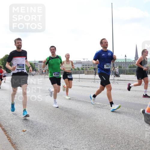 29.06.2025 - hella hamburg halbmarathon Lena Gebhardt http://msf.ph/oto/8247299 29.06.2025 10:10:07 Lombardsbrücke 1052, 1548, 1573, 1823, 3921, 4592, 5182, 5511, 7042, 7058, 7081, 7333, 7636, 8219, 8685, 8890, 9150, 9297, 9306, 9366, 9434, 9674, 9781, 9816, 10036, 10943, 11027, 11180, 12255, 12509, 12567, 13739, 13797, 14822, 15409, 16191, 16445, 16455, 16639, 16872, 16918, 17148, 17630, 17899, 18076, 18196, 18440, 18707, 19023, 19242 meine-sportfotos.de