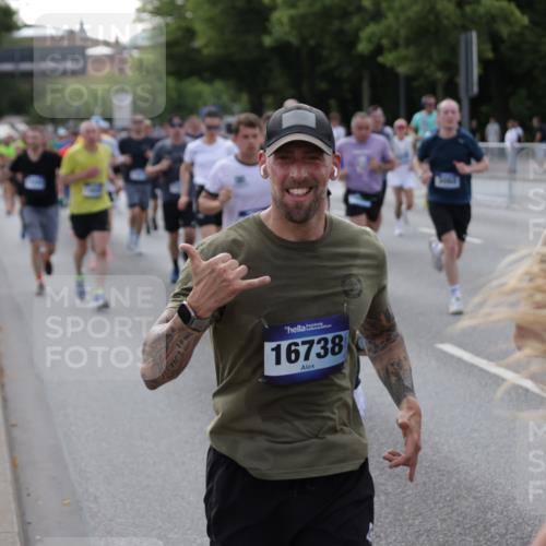 29.06.2025 - hella hamburg halbmarathon Jannik Wohlers http://msf.ph/oto/8247309 29.06.2025 09:55:38 Lombardsbrücke 1061, 1216, 1257, 1267, 1502, 1507, 1689, 2083, 2250, 2260, 2504, 2818, 2864, 3060, 3543, 4033, 4127, 4346, 4557, 5116, 6115, 6134, 7056, 7100, 7224, 7332, 7657, 8273, 8335, 8668, 8821, 8989, 9074, 9551, 10408, 10603, 10895, 11009, 11211, 11429, 11645, 12277, 12523, 12779, 12875, 13301, 13672, 13758, 13803, 13812, 13875, 14239, 14628, 14928, 15157, 15384, 15392, 15502, 15714, 15899, 16149, 16175, 16623, 16738, 17127, 17131, 17282, 17842, 17962 meine-sportfotos.de