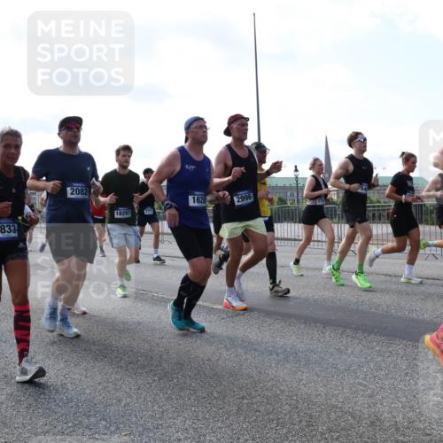29.06.2025 - hella hamburg halbmarathon Lena Gebhardt http://msf.ph/oto/8247339 29.06.2025 09:56:35 Lombardsbrücke 1061, 1452, 1460, 1496, 1499, 1592, 1628, 1833, 1877, 2013, 2058, 2082, 2083, 2208, 2378, 2396, 2504, 2771, 2953, 2996, 3256, 3296, 3310, 3652, 4065, 4077, 4377, 4404, 4635, 4711, 4833, 5169, 5194, 5482, 5600, 5607, 5839, 5978, 6033, 6168, 6286, 6511, 6512, 6561, 6562, 7178, 7383, 7475, 7583, 7943, 8261, 8361, 8514, 8572, 8587, 8618, 8661, 8710, 8863, 8921, 8968, 8989, 8996, 9082, 9246, 9537, 9597, 9638, 10596 meine-sportfotos.de