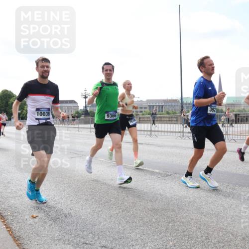 29.06.2025 - hella hamburg halbmarathon Lena Gebhardt http://msf.ph/oto/8247340 29.06.2025 10:10:07 Lombardsbrücke 1052, 1548, 1573, 1823, 3921, 4592, 5182, 5511, 7042, 7058, 7081, 7333, 7636, 8219, 8685, 8890, 9150, 9297, 9306, 9366, 9434, 9674, 9781, 9816, 10036, 10943, 11027, 11180, 12255, 12509, 12567, 13739, 13797, 14822, 15409, 16191, 16445, 16455, 16639, 16872, 16918, 17148, 17630, 17899, 18076, 18196, 18440, 18707, 19023, 19242 meine-sportfotos.de