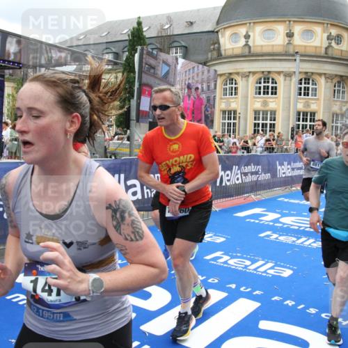 29.06.2025 - hella hamburg halbmarathon Michael Strokosch http://msf.ph/oto/8247370 29.06.2025 10:49:34 Ziel 1342, 1476, 2516, 2592, 2596, 2878, 2889, 5705, 8437, 8689, 8813, 9038, 9649, 11339, 11340, 11679, 11779, 12094, 13233, 13269, 14562, 14838, 15392, 15857, 16114, 16592, 16738, 16891, 17001, 18476, 18887, 18960 meine-sportfotos.de