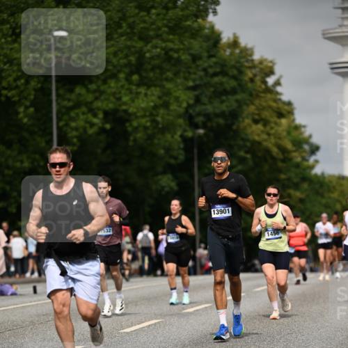29.06.2025 - hella hamburg halbmarathon Dr. Thomas Lammeyer http://msf.ph/oto/8247374 29.06.2025 10:14:16 Kennedybrücke 1052, 1186, 1456, 1483, 1513, 1573, 4389, 7058, 7250, 7685, 8090, 8685, 8890, 9681, 9816, 9988, 11027, 11180 meine-sportfotos.de