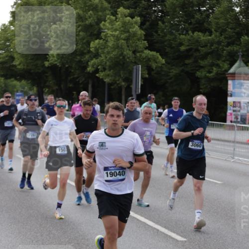 29.06.2025 - hella hamburg halbmarathon Jannik Wohlers http://msf.ph/oto/8247389 29.06.2025 09:55:39 Lombardsbrücke 1061, 1216, 1257, 1267, 1502, 1507, 1689, 2083, 2250, 2260, 2504, 2818, 2864, 3060, 3543, 4346, 4557, 5116, 6115, 6134, 7056, 7100, 7178, 7224, 7332, 7657, 8273, 8335, 8668, 8821, 8989, 9074, 9551, 10408, 10603, 10895, 11009, 11211, 11429, 11645, 12523, 12779, 12875, 13159, 13301, 13672, 13758, 13803, 13812, 13875, 14239, 14628, 14928, 15157, 15384, 15392, 15502, 15714, 15829, 15899, 16149, 16175, 16623, 16738, 17127, 17131, 17282, 17842, 17962 meine-sportfotos.de