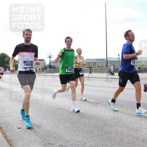 29.06.2025 - hella hamburg halbmarathon Lena Gebhardt http://msf.ph/oto/8247400 29.06.2025 10:10:07 Lombardsbrücke 1052, 1548, 1573, 1823, 3921, 4592, 5182, 5511, 7042, 7058, 7081, 7333, 7636, 8219, 8685, 8890, 9150, 9297, 9306, 9366, 9434, 9674, 9781, 9816, 10036, 10943, 11027, 11180, 12255, 12509, 12567, 13739, 13797, 14822, 15409, 16191, 16445, 16455, 16639, 16872, 16918, 17148, 17630, 17899, 18076, 18196, 18440, 18707, 19023, 19242 meine-sportfotos.de