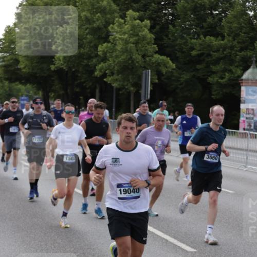 29.06.2025 - hella hamburg halbmarathon Jannik Wohlers http://msf.ph/oto/8247418 29.06.2025 09:55:39 Lombardsbrücke 1061, 1216, 1257, 1267, 1502, 1507, 1689, 2083, 2250, 2260, 2504, 2818, 2864, 3060, 3543, 4346, 4557, 5116, 6115, 6134, 7056, 7100, 7178, 7224, 7332, 7657, 8273, 8335, 8668, 8821, 8989, 9074, 9551, 10408, 10603, 10895, 11009, 11211, 11429, 11645, 12523, 12779, 12875, 13159, 13301, 13672, 13758, 13803, 13812, 13875, 14239, 14628, 14928, 15157, 15384, 15392, 15502, 15714, 15829, 15899, 16149, 16175, 16623, 16738, 17127, 17131, 17282, 17842, 17962 meine-sportfotos.de