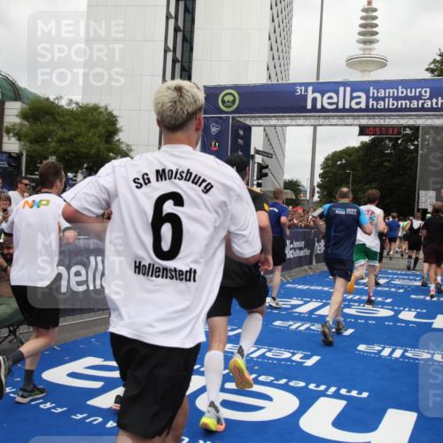 29.06.2025 - hella hamburg halbmarathon Michael Strokosch http://msf.ph/oto/8247430 29.06.2025 10:57:32 Ziel 3435, 5015, 5134, 5728, 6281, 6302, 8393, 9727, 12144, 13245, 13394, 15695, 16093, 16830, 17160, 17758, 17828 meine-sportfotos.de