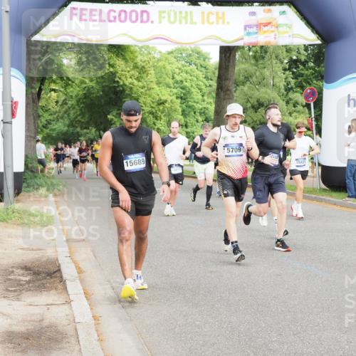 29.06.2025 - hella hamburg halbmarathon MichiJ http://msf.ph/oto/8247436 29.06.2025 10:28:34 Zwischen KM18-KM19 1975, 2972, 3626, 4565, 5709, 5803, 8319, 8933, 10968, 12372, 14077, 15421, 15689, 18979 meine-sportfotos.de