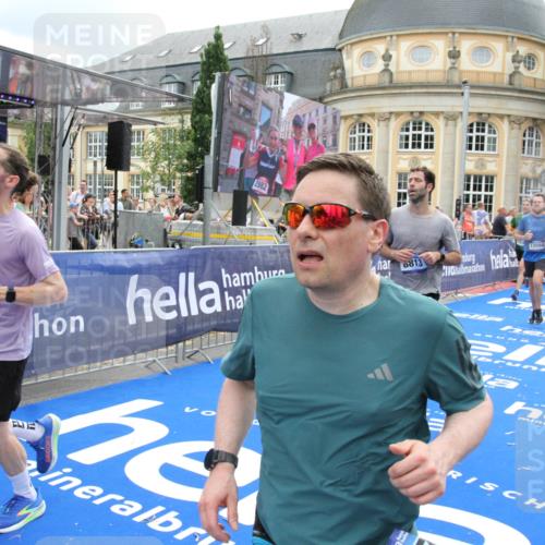 29.06.2025 - hella hamburg halbmarathon Michael Strokosch http://msf.ph/oto/8247439 29.06.2025 10:49:35 Ziel 1476, 2516, 2592, 2596, 2878, 2889, 5705, 8437, 8689, 8813, 9038, 9649, 11339, 11340, 11679, 12094, 13233, 13269, 14562, 15392, 15857, 16114, 16592, 16738, 16891, 17001, 18476, 18887, 18960 meine-sportfotos.de