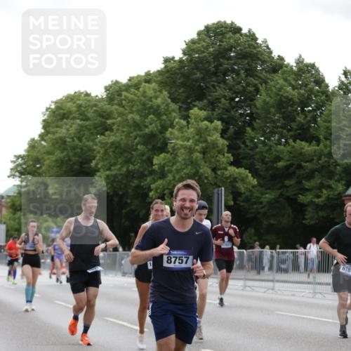 29.06.2025 - hella hamburg halbmarathon Jannik Wohlers http://msf.ph/oto/8247445 29.06.2025 10:30:40 Lombardsbrücke 1773, 2097, 2268, 3131, 4561, 6195, 6620, 6787, 7351, 8072, 8073, 8757, 9576, 10989, 11981, 11988, 12384, 12627, 14095, 14803, 15466, 15589, 17224, 17463, 17509, 17742, 17966, 19052, 19226 meine-sportfotos.de