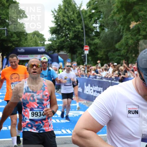 29.06.2025 - hella hamburg halbmarathon Zöllner http://msf.ph/oto/8247450 29.06.2025 10:57:27 Ziel 3435, 5926, 6272, 6281, 6302, 8393, 9450, 9727, 12014, 12590, 13394, 13664, 15695, 16093, 16625, 16830, 17160, 17758, 17828 meine-sportfotos.de