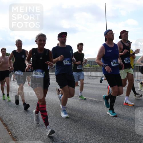 29.06.2025 - hella hamburg halbmarathon Lena Gebhardt http://msf.ph/oto/8247484 29.06.2025 09:56:35 Lombardsbrücke 1061, 1452, 1460, 1496, 1499, 1592, 1628, 1833, 1877, 2013, 2058, 2082, 2083, 2208, 2378, 2396, 2504, 2771, 2953, 2996, 3256, 3296, 3310, 3652, 4065, 4077, 4377, 4404, 4635, 4711, 4833, 5169, 5194, 5482, 5600, 5607, 5839, 5978, 6033, 6168, 6286, 6511, 6512, 6561, 6562, 7178, 7383, 7475, 7583, 7943, 8261, 8361, 8514, 8572, 8587, 8618, 8661, 8710, 8863, 8921, 8968, 8989, 8996, 9082, 9246, 9537, 9597, 9638, 10596 meine-sportfotos.de