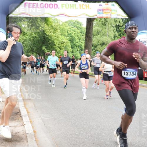 29.06.2025 - hella hamburg halbmarathon MichiJ http://msf.ph/oto/8247503 29.06.2025 10:51:18 Zwischen KM18-KM19 12211, 12212, 12837, 13171, 13184, 13793, 14313, 16095, 16872 meine-sportfotos.de