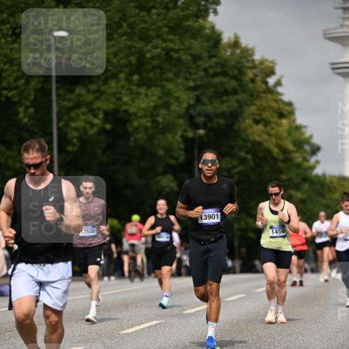 29.06.2025 - hella hamburg halbmarathon Dr. Thomas Lammeyer http://msf.ph/oto/8247512 29.06.2025 10:14:17 Kennedybrücke 1052, 1186, 1456, 1483, 1513, 4389, 7058, 7250, 7685, 8090, 8685, 8890, 9681, 9816, 9988, 11027, 11180 meine-sportfotos.de