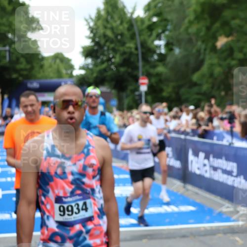 29.06.2025 - hella hamburg halbmarathon Zöllner http://msf.ph/oto/8247521 29.06.2025 10:57:28 Ziel 3435, 5926, 6272, 6281, 6302, 8393, 9450, 9727, 12144, 12590, 13394, 13664, 15695, 16093, 16830, 17160, 17758, 17828 meine-sportfotos.de