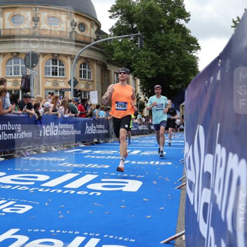 29.06.2025 - hella hamburg halbmarathon Strokosch-Dieckow http://msf.ph/oto/8247523 29.06.2025 10:39:10 Ziel 1445, 2044, 3282, 4565, 4759, 5752, 6686, 6687, 8319, 8925, 11305, 11619, 12046, 12137, 13479, 13729, 14311, 15556, 16656, 16820, 17646, 17668, 18149, 18547 meine-sportfotos.de