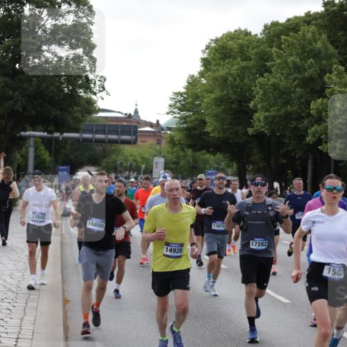 29.06.2025 - hella hamburg halbmarathon Jannik Wohlers http://msf.ph/oto/8247528 29.06.2025 09:55:40 Lombardsbrücke 1061, 1216, 1257, 1502, 1507, 1689, 2083, 2250, 2260, 2504, 2818, 2864, 3060, 3543, 4346, 4557, 5116, 6115, 6134, 7056, 7100, 7178, 7224, 7332, 7657, 8273, 8335, 8668, 8821, 8989, 9074, 9551, 10408, 10596, 10603, 10895, 11009, 11211, 11429, 11467, 11645, 12523, 12779, 12875, 13159, 13301, 13672, 13758, 13803, 13812, 13875, 14628, 14928, 15157, 15384, 15392, 15502, 15714, 15829, 15899, 16149, 16175, 16623, 16738, 16877, 17127, 17131, 17282, 17842, 17962, 18021 meine-sportfotos.de