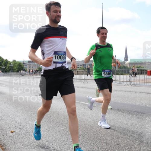 29.06.2025 - hella hamburg halbmarathon Lena Gebhardt http://msf.ph/oto/8247531 29.06.2025 10:10:07 Lombardsbrücke 1052, 1548, 1573, 1823, 3921, 4592, 5182, 5511, 7042, 7058, 7081, 7333, 7636, 8219, 8685, 8890, 9150, 9297, 9306, 9366, 9434, 9674, 9781, 9816, 10036, 10943, 11027, 11180, 12255, 12509, 12567, 13739, 13797, 14822, 15409, 16191, 16445, 16455, 16639, 16872, 16918, 17148, 17630, 17899, 18076, 18196, 18440, 18707, 19023, 19242 meine-sportfotos.de