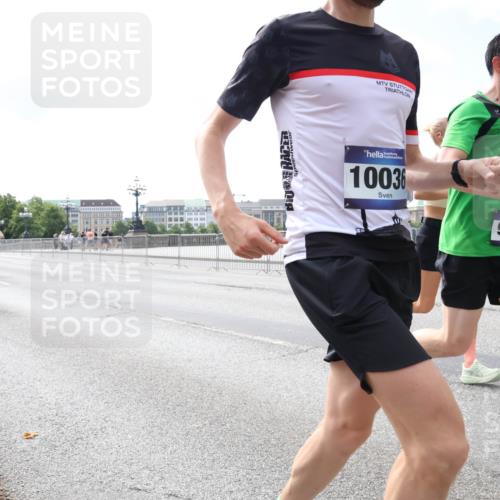 29.06.2025 - hella hamburg halbmarathon Lena Gebhardt http://msf.ph/oto/8247587 29.06.2025 10:10:08 Lombardsbrücke 1052, 1548, 1573, 3921, 4592, 5182, 5511, 7042, 7058, 7081, 7333, 7636, 8219, 8685, 8890, 9150, 9306, 9366, 9434, 9674, 9781, 9816, 10036, 10943, 11027, 11180, 12255, 12567, 13739, 13797, 14822, 15409, 16191, 16445, 16455, 16639, 16872, 16918, 17148, 17630, 17730, 17899, 18076, 18196, 18440, 18707, 19023, 19242 meine-sportfotos.de