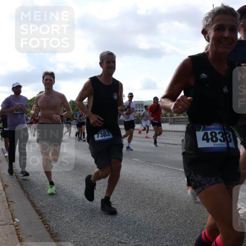 29.06.2025 - hella hamburg halbmarathon Lena Gebhardt http://msf.ph/oto/8247640 29.06.2025 09:56:35 Lombardsbrücke 1061, 1452, 1460, 1496, 1499, 1592, 1628, 1833, 1877, 2013, 2058, 2082, 2083, 2208, 2378, 2396, 2504, 2771, 2953, 2996, 3256, 3296, 3310, 3652, 4065, 4077, 4377, 4404, 4635, 4711, 4833, 5169, 5194, 5482, 5600, 5607, 5839, 5978, 6033, 6168, 6286, 6511, 6512, 6561, 6562, 7178, 7383, 7475, 7583, 7943, 8261, 8361, 8514, 8572, 8587, 8618, 8661, 8710, 8863, 8921, 8968, 8989, 8996, 9082, 9246, 9537, 9597, 9638, 10596 meine-sportfotos.de