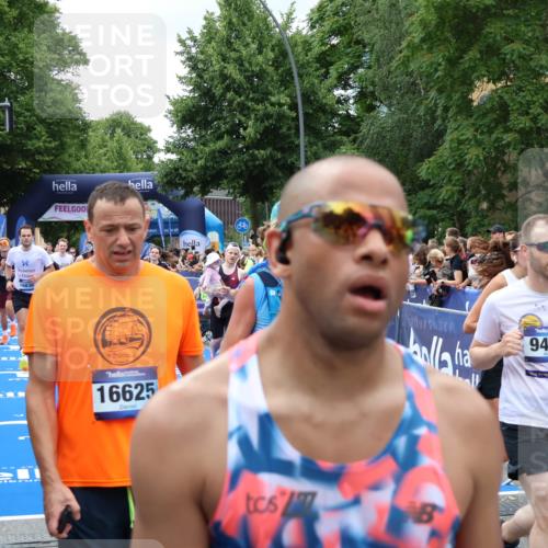 29.06.2025 - hella hamburg halbmarathon Zöllner http://msf.ph/oto/8247655 29.06.2025 10:57:29 Ziel 3435, 5926, 6272, 6281, 6302, 8393, 9727, 12144, 13394, 13664, 15695, 16093, 16830, 17160, 17758, 17828 meine-sportfotos.de