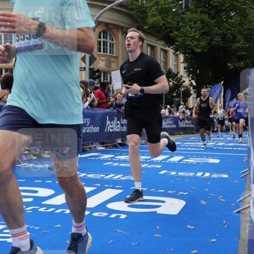 29.06.2025 - hella hamburg halbmarathon Strokosch-Dieckow http://msf.ph/oto/8247668 29.06.2025 10:39:12 Ziel 1445, 2044, 3282, 4565, 4759, 5752, 6037, 6686, 6687, 8319, 8925, 11305, 11619, 12046, 12137, 13479, 13729, 14311, 15556, 16656, 17646, 17668, 18149, 18547 meine-sportfotos.de