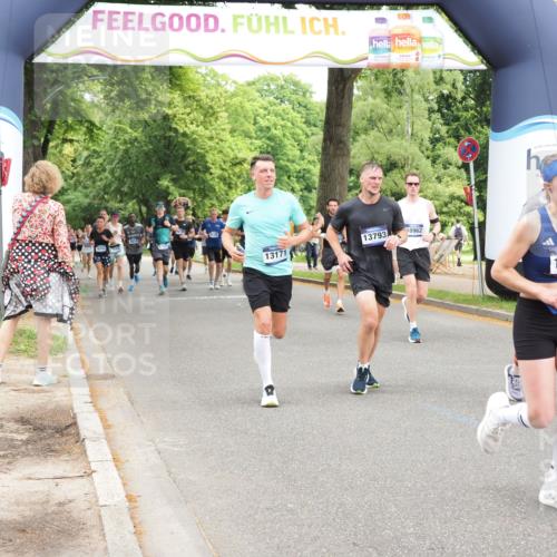 29.06.2025 - hella hamburg halbmarathon MichiJ http://msf.ph/oto/8247675 29.06.2025 10:51:19 Zwischen KM18-KM19 10962, 12211, 12212, 12837, 13171, 13184, 13793, 14313, 16095, 16872 meine-sportfotos.de
