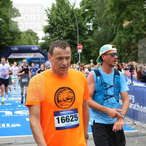29.06.2025 - hella hamburg halbmarathon Zöllner http://msf.ph/oto/8247692 29.06.2025 10:57:29 Ziel 3435, 5926, 6272, 6281, 6302, 8393, 9727, 12144, 13394, 13664, 15695, 16093, 16830, 17160, 17758, 17828 meine-sportfotos.de