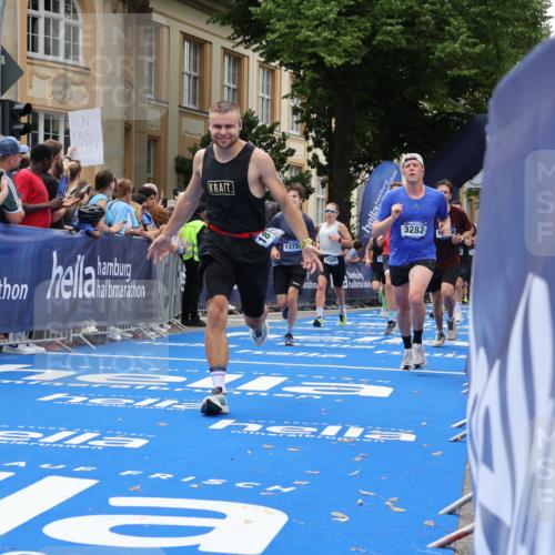 29.06.2025 - hella hamburg halbmarathon Strokosch-Dieckow http://msf.ph/oto/8247750 29.06.2025 10:39:13 Ziel 1445, 2044, 3282, 4565, 4759, 5752, 6037, 8319, 8925, 11305, 12046, 12137, 13479, 13729, 14311, 15556, 16656, 17646, 17668, 18149, 18547 meine-sportfotos.de