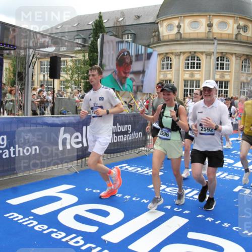 29.06.2025 - hella hamburg halbmarathon Michael Strokosch http://msf.ph/oto/8247755 29.06.2025 10:49:38 Ziel 2504, 2516, 2592, 2596, 2889, 2937, 5705, 5978, 8437, 8689, 9038, 9463, 9649, 11340, 11679, 11977, 12094, 13233, 14562, 15392, 15857, 16114, 16592, 16738, 17001 meine-sportfotos.de