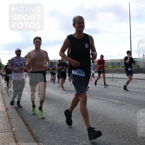 29.06.2025 - hella hamburg halbmarathon Lena Gebhardt http://msf.ph/oto/8247777 29.06.2025 09:56:36 Lombardsbrücke 1061, 1452, 1460, 1496, 1499, 1592, 1628, 1833, 1877, 2013, 2058, 2082, 2208, 2378, 2396, 2504, 2771, 2953, 2996, 3256, 3296, 3310, 3652, 4065, 4077, 4377, 4404, 4635, 4711, 4833, 5169, 5194, 5482, 5600, 5607, 5839, 5978, 6033, 6168, 6286, 6511, 6512, 6561, 6562, 7178, 7383, 7475, 7583, 7943, 8261, 8361, 8514, 8572, 8587, 8618, 8661, 8710, 8863, 8921, 8968, 8989, 8996, 9082, 9246, 9537, 9597, 9638, 10596 meine-sportfotos.de