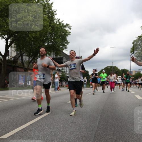 29.06.2025 - hella hamburg halbmarathon Yannick Fuchs http://msf.ph/oto/8247822 29.06.2025 10:47:48 20KM 1030, 1151, 1267, 1422, 1502, 1727, 1870, 2058, 2070, 2354, 2518, 2630, 3096, 3103, 3819, 5020, 5259, 5638, 5866, 6294, 6374, 6481, 6511, 6512, 6629, 6762, 6942, 7274, 7395, 7478, 7918, 8285, 8335, 8394, 8447, 9380, 9791, 9922, 11068, 11430, 11844, 12321, 12379, 12607, 12632, 12909, 13032, 13033, 13397, 13794, 13865, 13912, 14702, 15146, 15441, 15502, 15838, 15856, 15946, 16477, 16780, 17348, 17482, 18143, 18308, 18418, 18487, 18514, 18612, 19067 meine-sportfotos.de